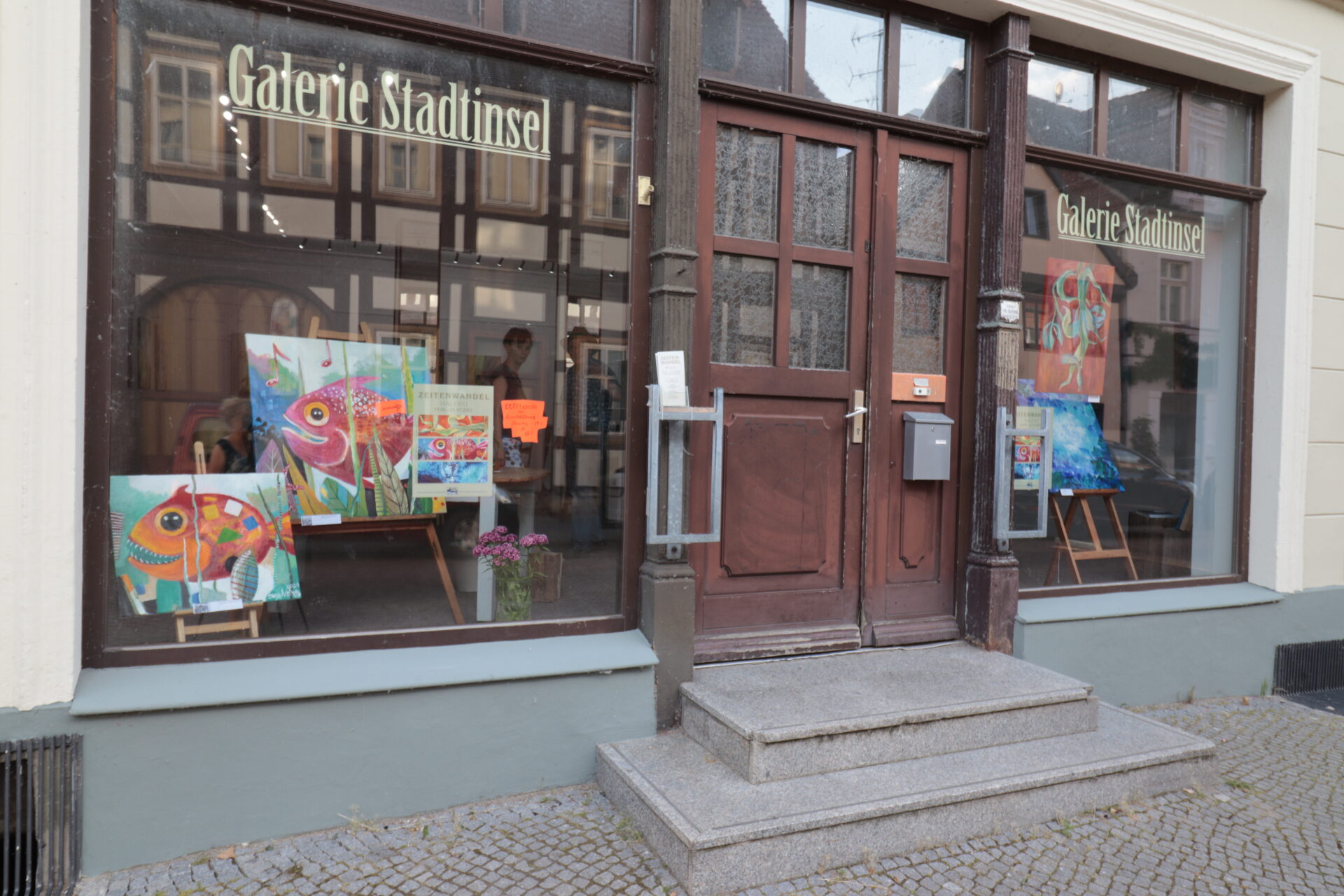 Im Jahr 2021 präsentierte Diana Achtzig ihre Werke in der Stadtinsel-Galerie Havelberg, gelegen in der Langen Straße 36, 39539 Havelberg, unter dem Titel „Zeitenwandel“. 